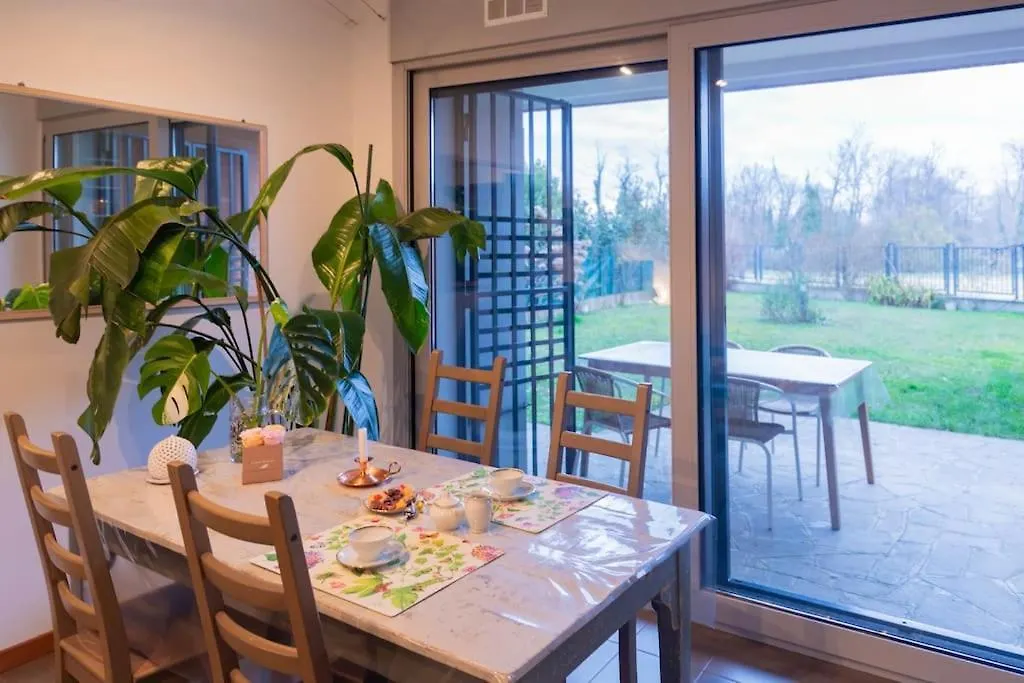 Appartamento Accogliente Bilocale Con Giardino Vicino A Milano Peschiera Borromeo 0*,  Italia